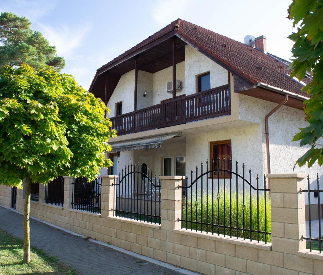 Zsolnay Apartman Siófok Buitenkant foto